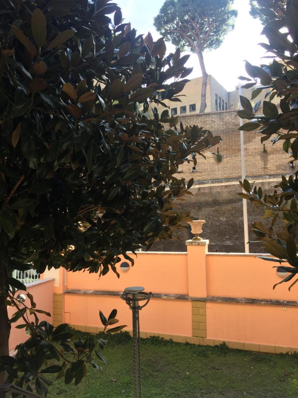 Vaticana Guest house 2*